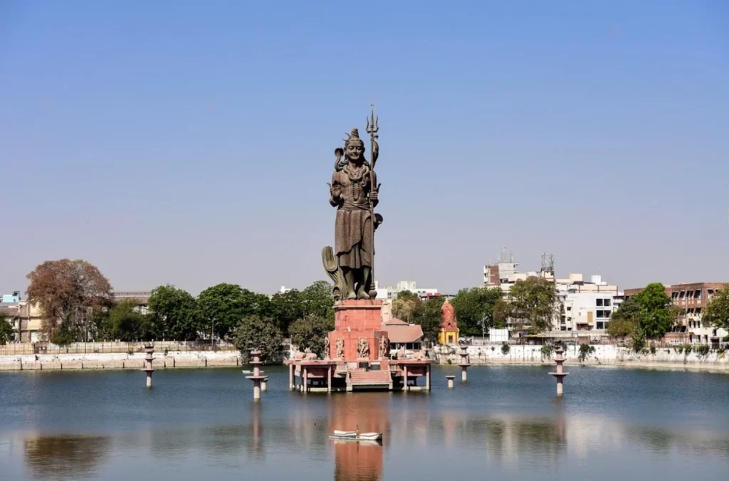 A 120 feet tall statue of lord Shiva stands in the middle of the Sursagar Lake or Chand Talao in Vadodara.