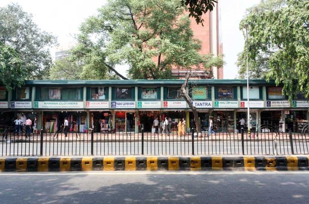 Palika Bazaar And Janpath Market