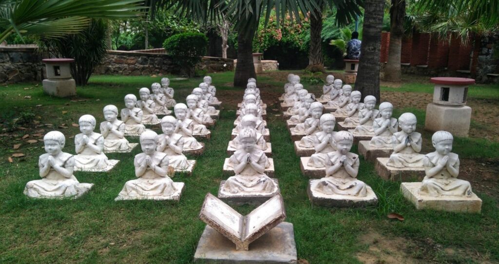 prayer for peace statues placed at the garden, Five senses garden i