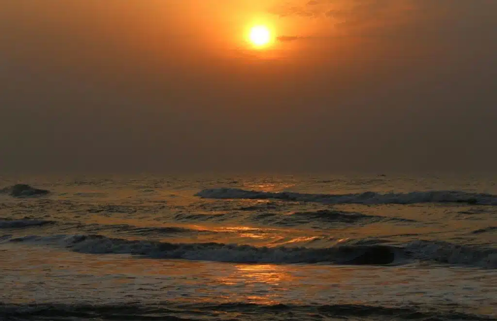 Chennai Attractions for a Fascinating City Vacation in 2023 3 Thiruvanmiyur beach morning view