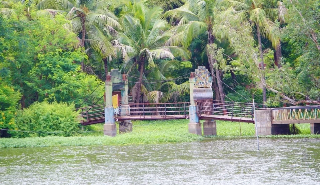 Beautiful scenery and Old Bridge Ambazari lake is a beautiful lake with an attached garden to it near nagpur, a very among vidharbha India and people from places