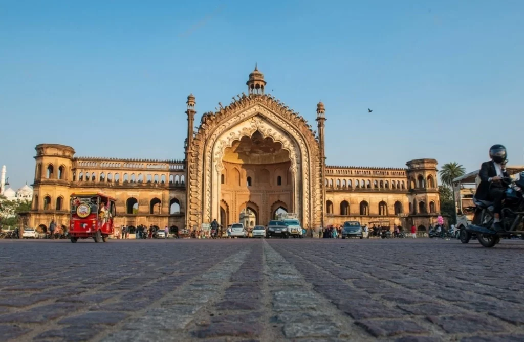 city Traffic near Rumi Darwaza in Lucknow, The structure is an imposing gateway which was built under the patronage of Nawab Asaf-Ud-Daula 